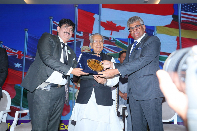 gibf-past-awards-gibf-organized-business-excellence-award-at-vijayawada-jitendra-Joshi-governor-of-andhra-pradesh-hon-shri-biswabhusan-harichandan-award-2023