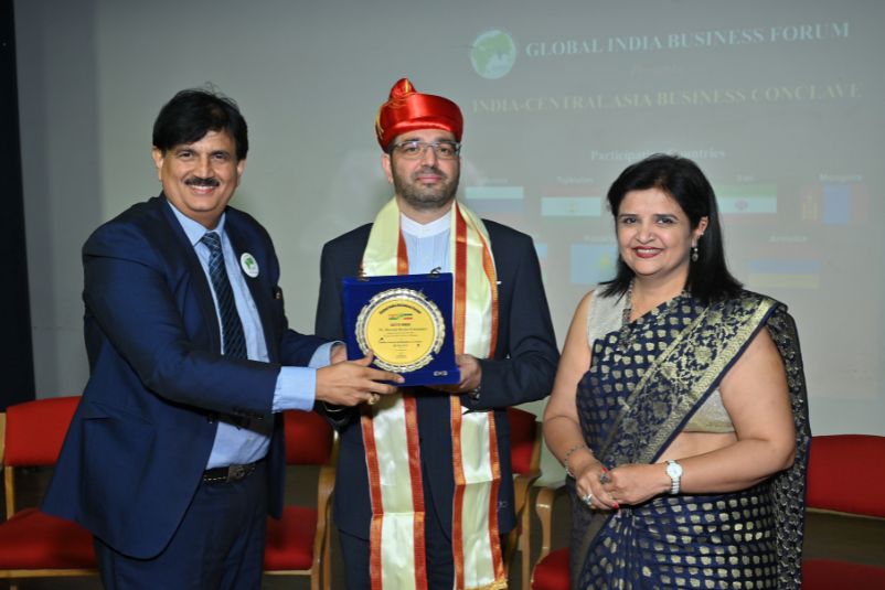 GIBF Past Event - 2024 - India-Central Asia Business Conclave - Dr. Davoud Rezaei Eskandari, Consul General of the Islamic Republic of Iran, award