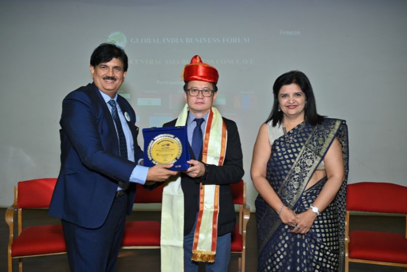 GIBF Past Event - 2024 - India Central Asia Business Conclave - H.E. Mr.  Ganbold Dambajavyn Ambassador Extraordinary and Plenipotentiary of the Mongolian People's Republic to the Republic of India, award