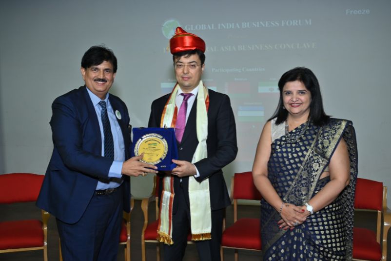 GIBF Past Event - 2024 - India-Central Asia Business Conclave - H.E. Mr.  Sardor Rustambaev, Ambassador of the Republic of Uzbekistan to the Republic of India award